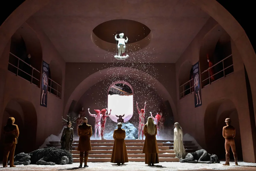 Salzburger Festspiele 2026: el conjunto de Ariadne auf Naxos en la puesta en escena de Ersan Mondtag